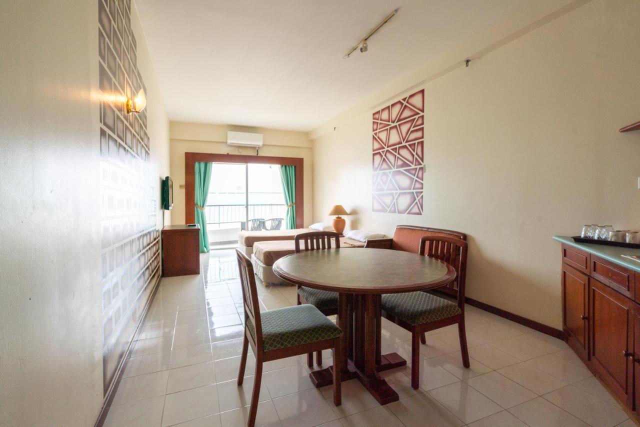 Seaview Deluxe Studio Couples Room S Tanjung Bungah (Penang) Esterno foto