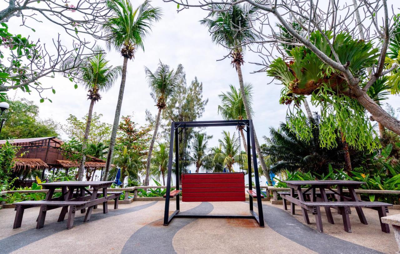 Seaview Deluxe Studio Couples Room S Tanjung Bungah (Penang) Esterno foto